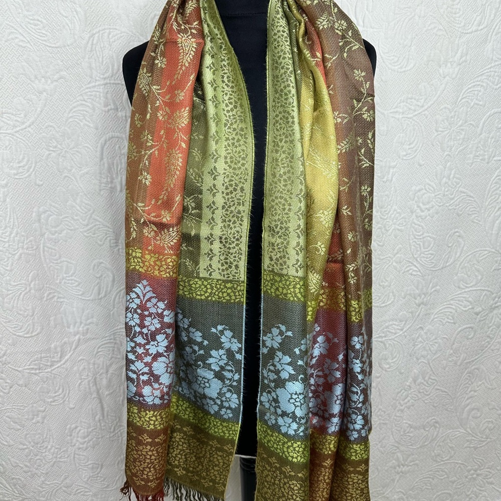 Descours Paris SILKY Micro Acrylic Woven Floral Patchwork Wrap - Picture 3 of 6